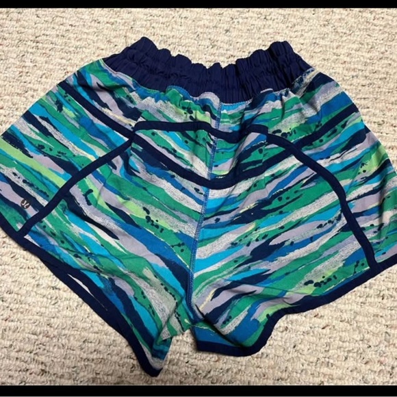 Lululemon shorts. Size 6. Dot confirmed. Lined. Summer. Gym. Workout. - Picture 3 of 6